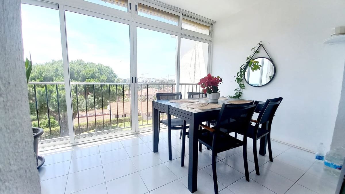 2 slaapkamer Appartement te koop in El Faro met zwembad garage - € 359.000 (Ref: 9891022)