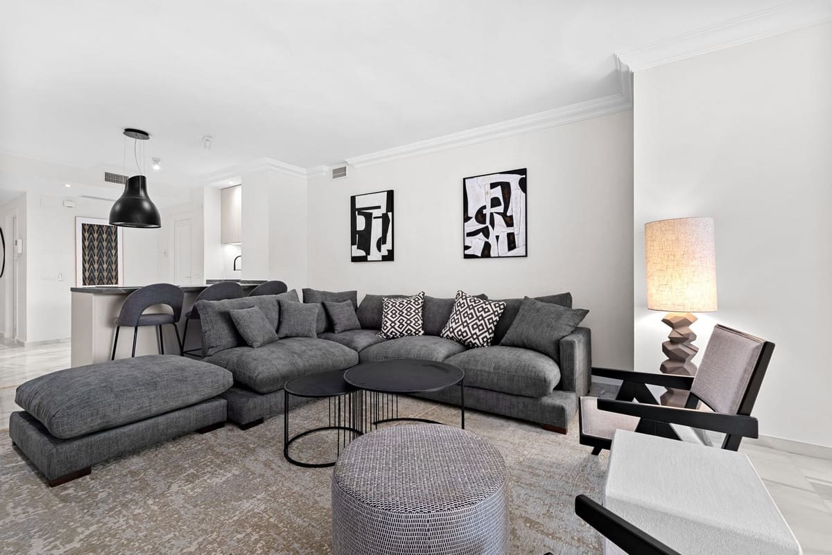 Apartamento de 3 habitaciones en Nueva Andalucia en venta con piscina garaje - 980.000 € (Ref: 9893028)