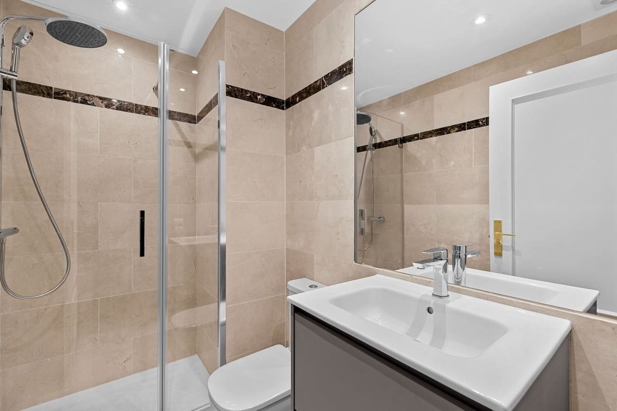 Apartamento de 3 habitaciones en Nueva Andalucia en venta con piscina garaje - 980.000 € (Ref: 9893028)