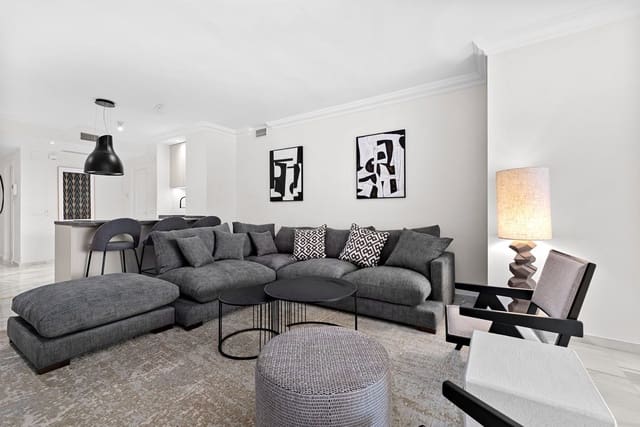 Apartamento de 3 habitaciones en Nueva Andalucia, Marbella en venta con piscina garaje - 980.000 € (Ref: 9893028)