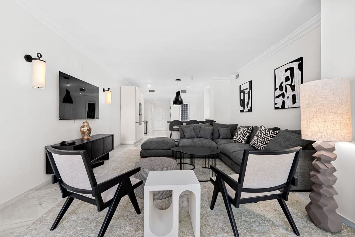 Apartamento de 3 habitaciones en Nueva Andalucia en venta con piscina garaje - 980.000 € (Ref: 9893028)