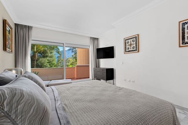 Apartamento de 3 habitaciones en Nueva Andalucia, Marbella en venta con piscina garaje - 980.000 € (Ref: 9893028)