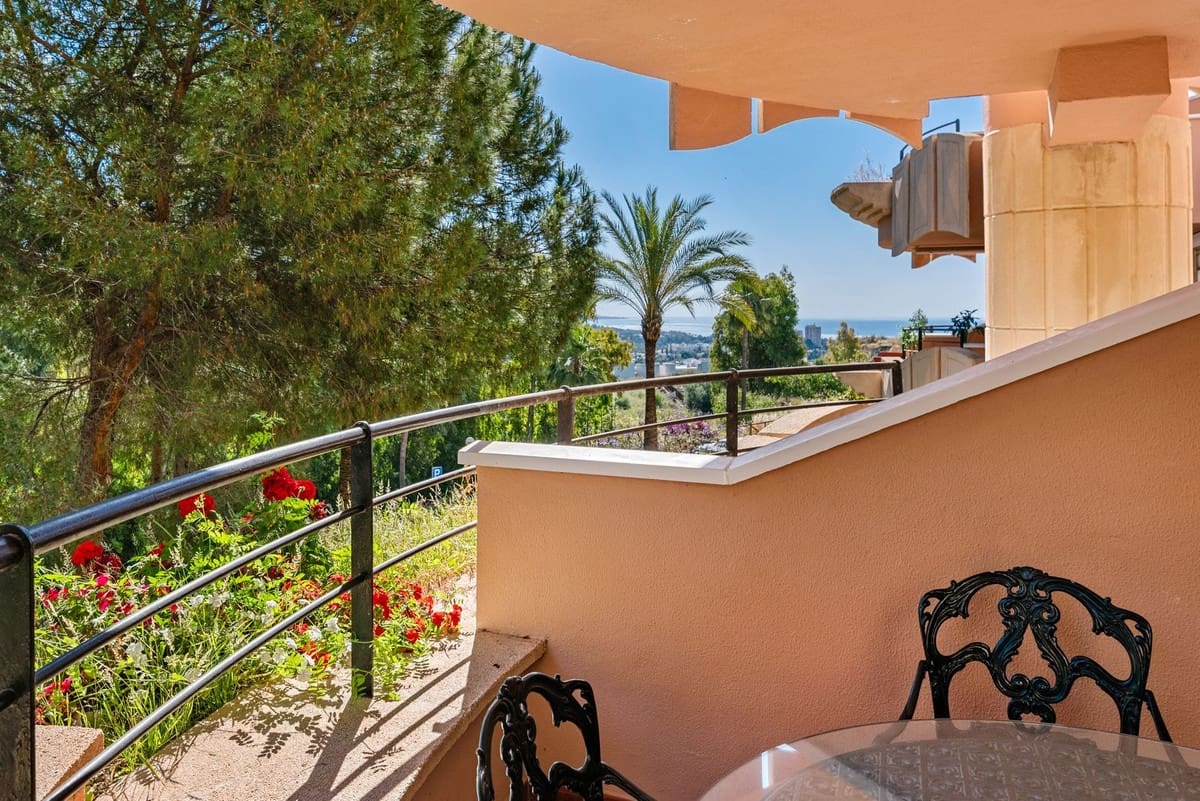 Apartamento de 3 habitaciones en Nueva Andalucia en venta con piscina garaje - 980.000 € (Ref: 9893028)