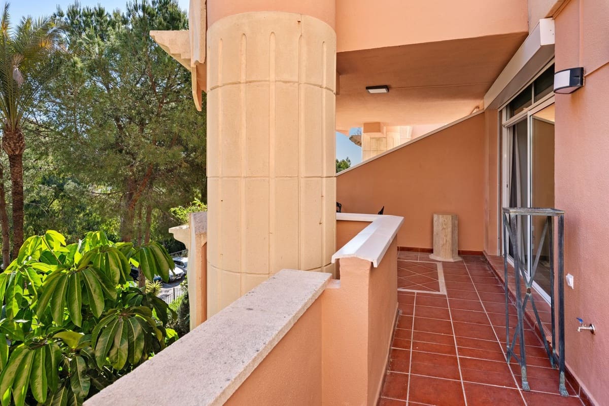 Apartamento de 3 habitaciones en Nueva Andalucia en venta con piscina garaje - 980.000 € (Ref: 9893028)