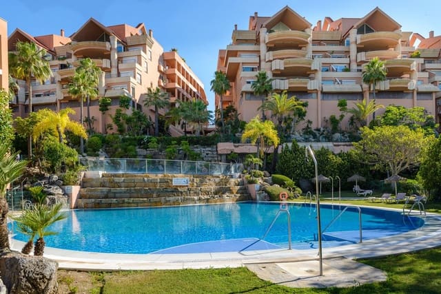 Apartamento de 3 habitaciones en Nueva Andalucia, Marbella en venta con piscina garaje - 980.000 € (Ref: 9893028)