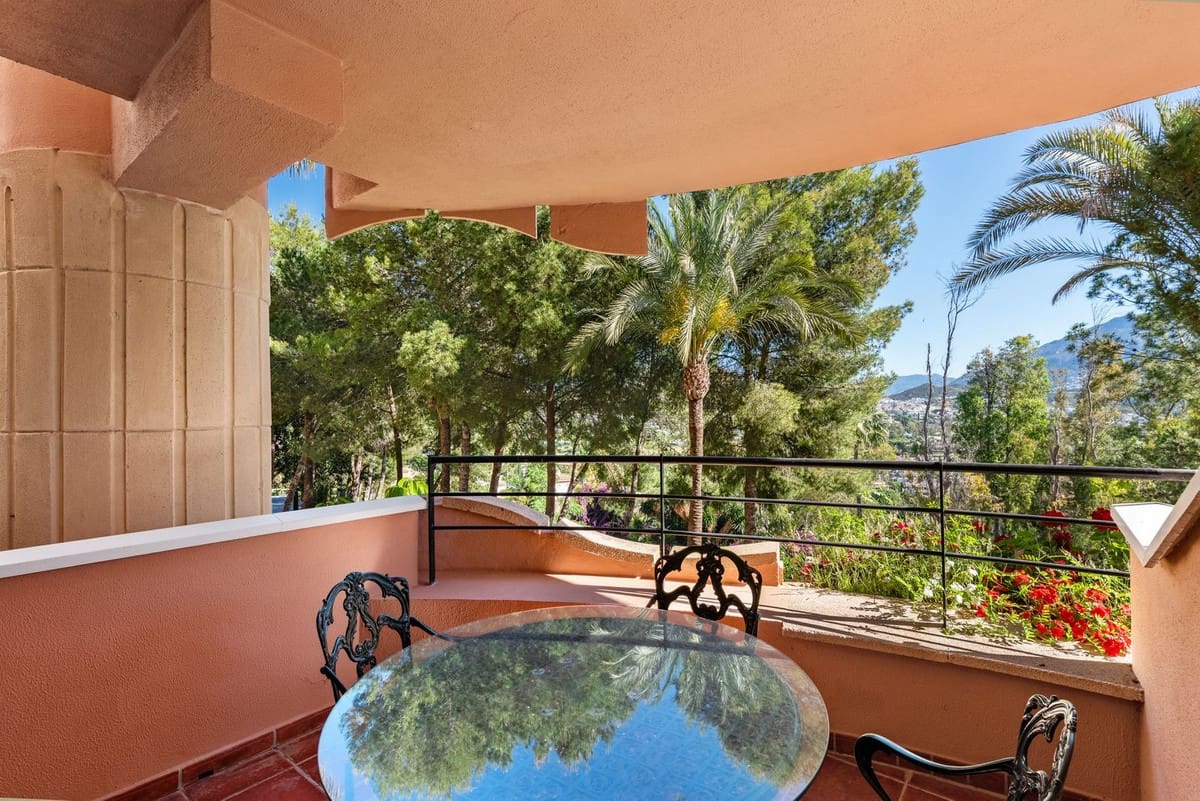 Apartamento de 3 habitaciones en Nueva Andalucia en venta con piscina garaje - 980.000 € (Ref: 9893028)