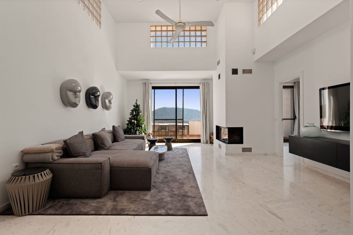 2 sypialnia Penthouse na sprzedaż w La Mairena z basenem garażem - 635 000 € (Ref: 9893043)