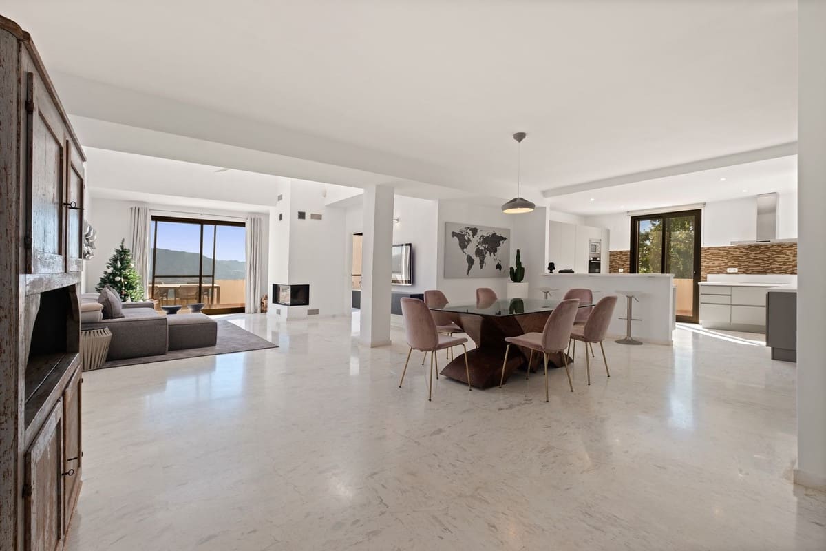 2 sypialnia Penthouse na sprzedaż w La Mairena z basenem garażem - 635 000 € (Ref: 9893043)