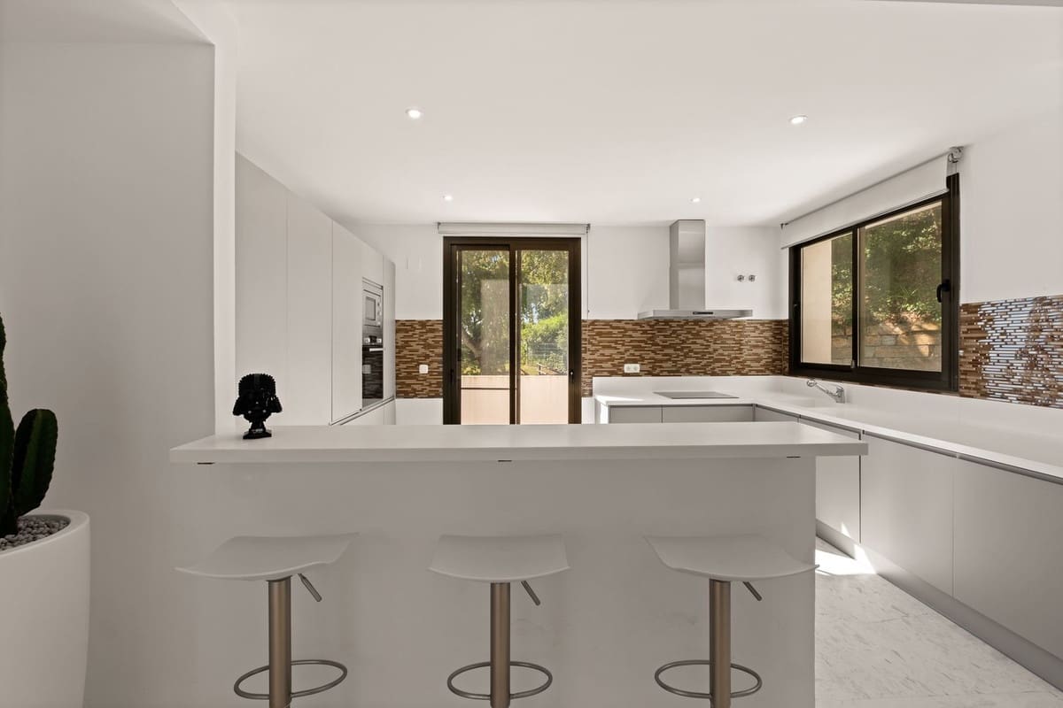 2 sypialnia Penthouse na sprzedaż w La Mairena z basenem garażem - 635 000 € (Ref: 9893043)