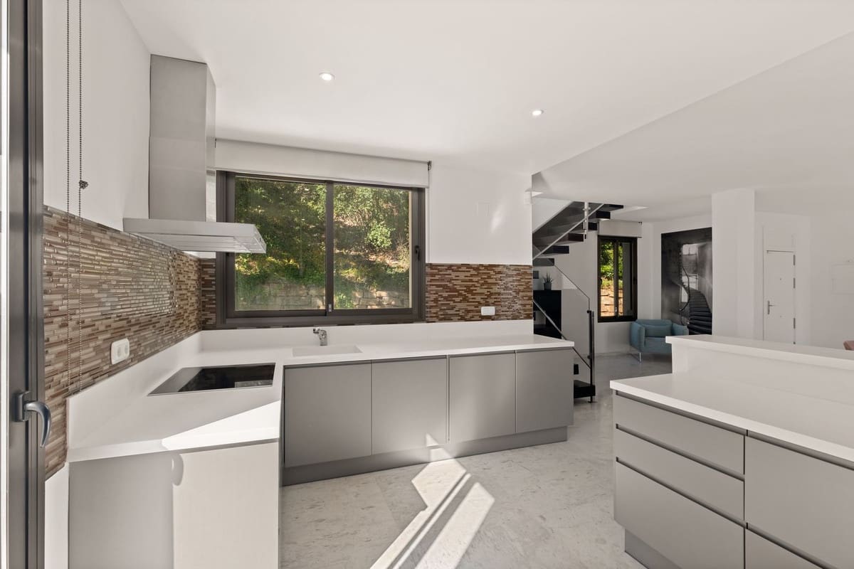 2 sypialnia Penthouse na sprzedaż w La Mairena z basenem garażem - 635 000 € (Ref: 9893043)