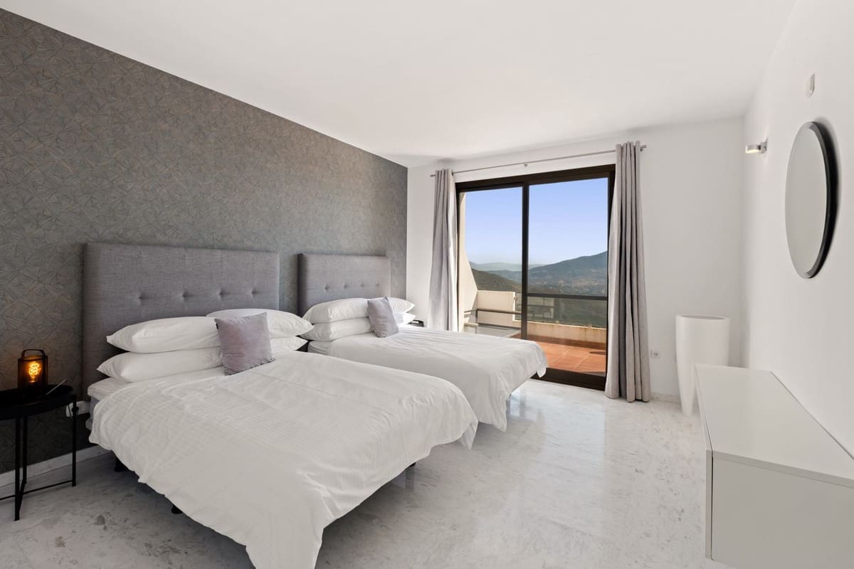 2 sypialnia Penthouse na sprzedaż w La Mairena z basenem garażem - 635 000 € (Ref: 9893043)