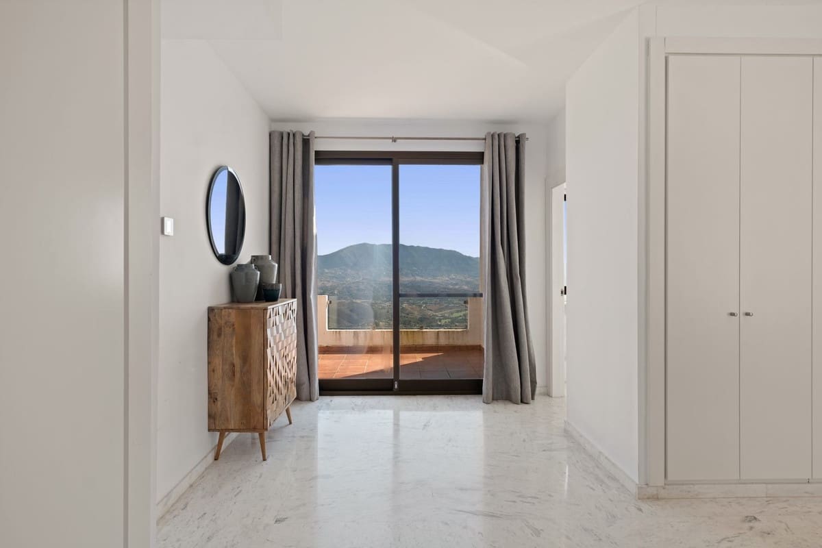 2 sypialnia Penthouse na sprzedaż w La Mairena z basenem garażem - 635 000 € (Ref: 9893043)