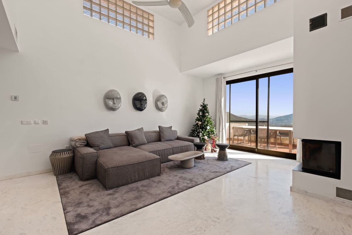 2 sypialnia Penthouse na sprzedaż w La Mairena z basenem garażem - 635 000 € (Ref: 9893043)