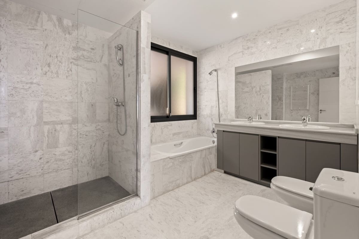 2 sypialnia Penthouse na sprzedaż w La Mairena z basenem garażem - 635 000 € (Ref: 9893043)
