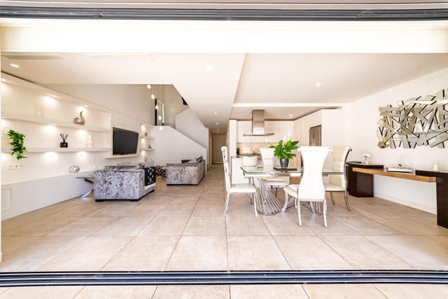 4 Zimmer Haus zu verkaufen in La Cala de Mijas, Mijas mit Pool Garage - 925.000 € (Ref: 9893119)