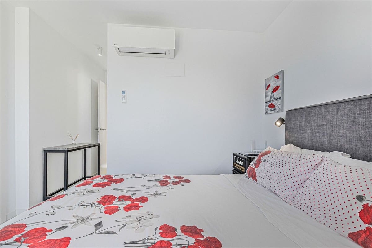 3 soverom Penthouse til salgs i Estepona med svømmebasseng garasje - € 539 000 (Ref: 9894698)
