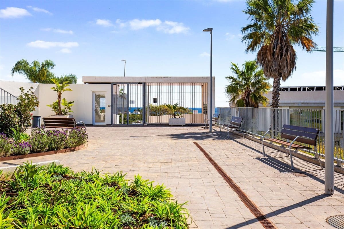 3 soverom Penthouse til salgs i Estepona med svømmebasseng garasje - € 539 000 (Ref: 9894698)