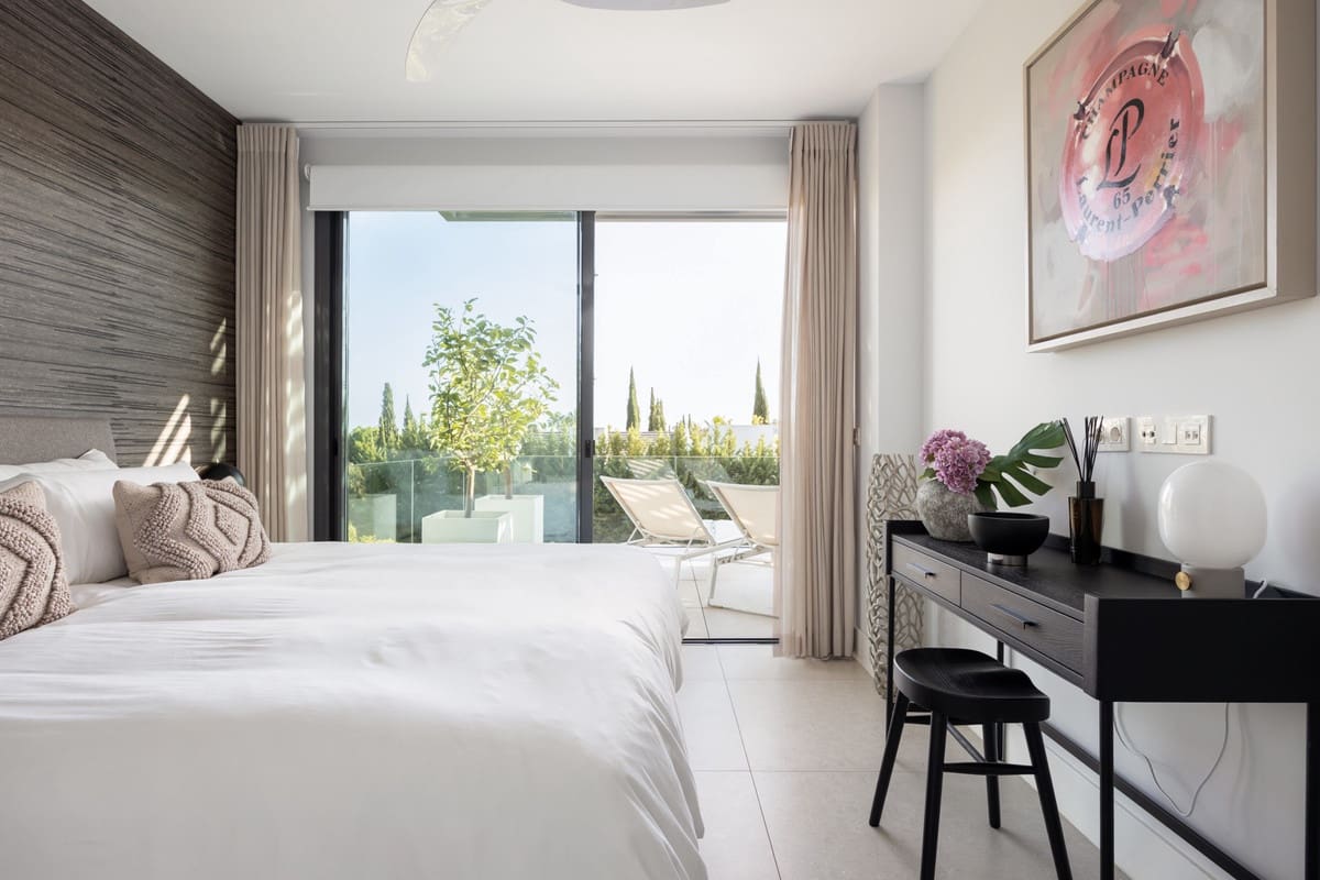 2 soverom Leilighet til salgs i La Quinta med svømmebasseng garasje - € 795 000 (Ref: 9894710)