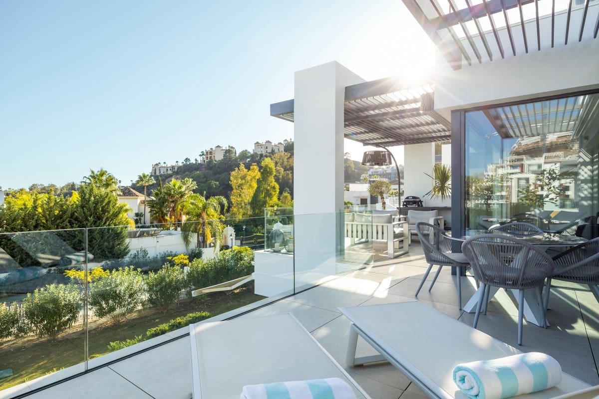 2 soverom Leilighet til salgs i La Quinta med svømmebasseng garasje - € 795 000 (Ref: 9894710)
