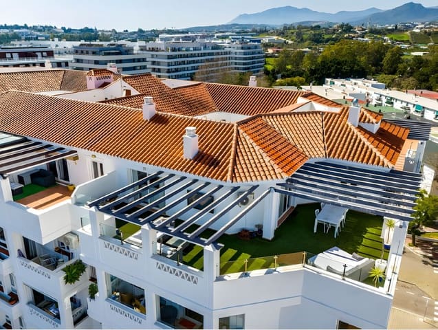 Ático de 3 habitaciones en Nueva Andalucia, Marbella en venta con garaje - 799.000 € (Ref: 9894711)