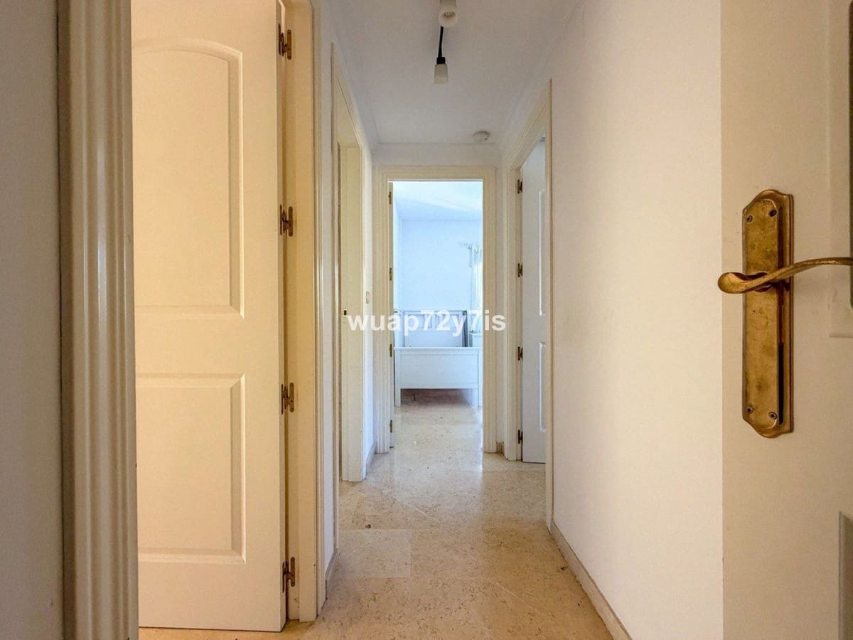 3 bedroom Apartment for sale in Elviria with pool garage - € 478,000 (Ref: 9894712)