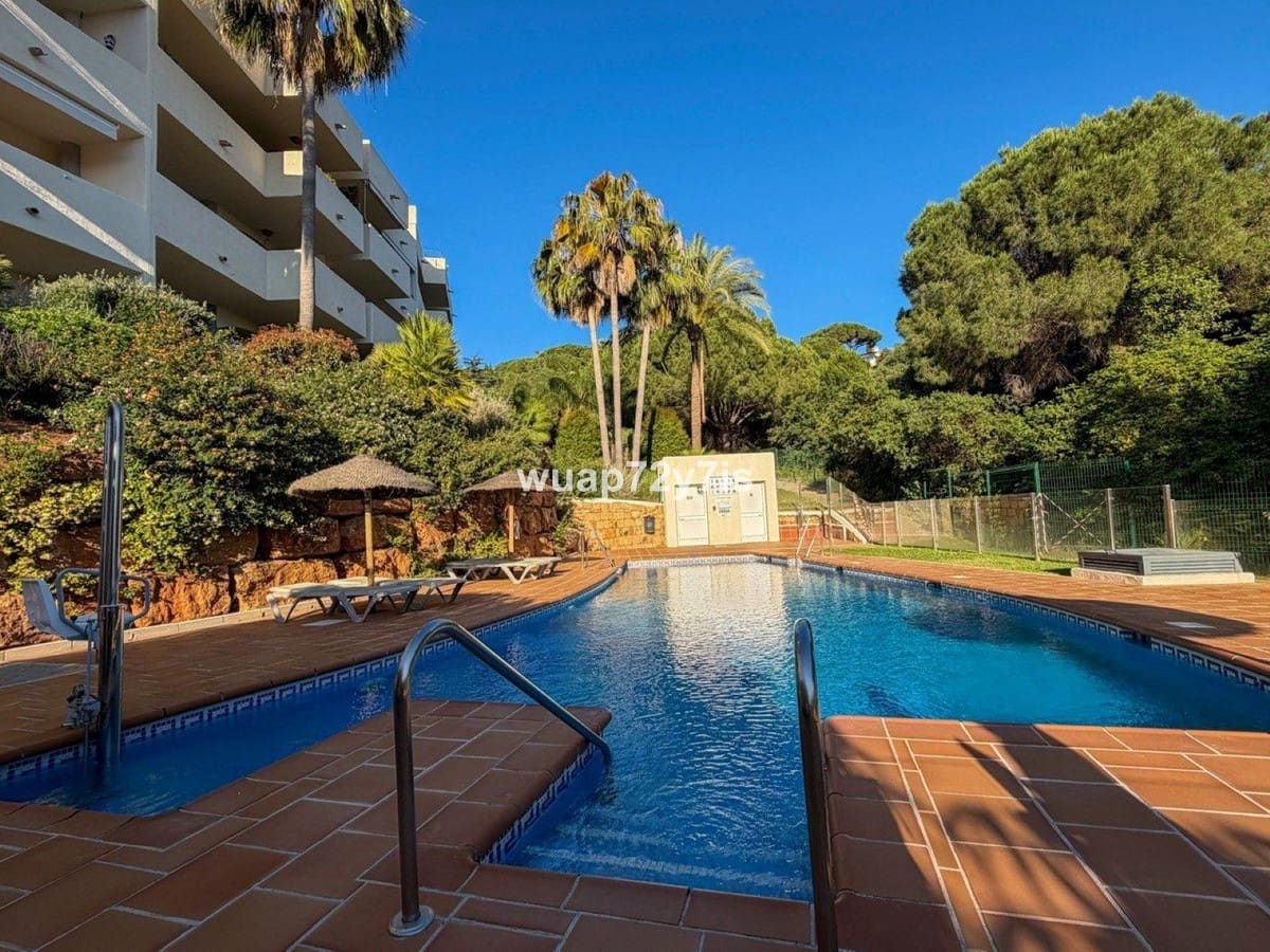 3 bedroom Apartment for sale in Elviria with pool garage - € 478,000 (Ref: 9894712)