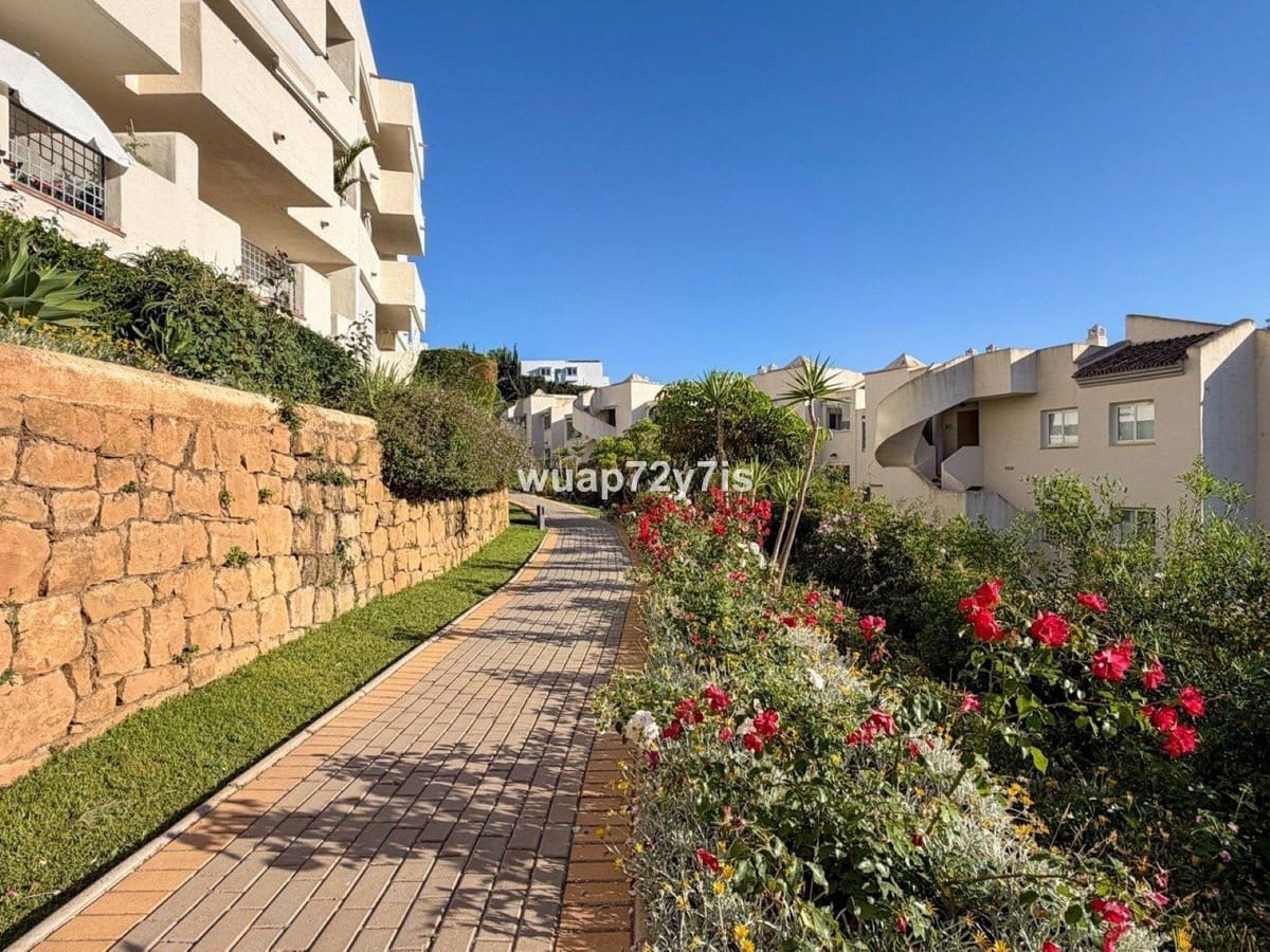 3 bedroom Apartment for sale in Elviria with pool garage - € 478,000 (Ref: 9894712)