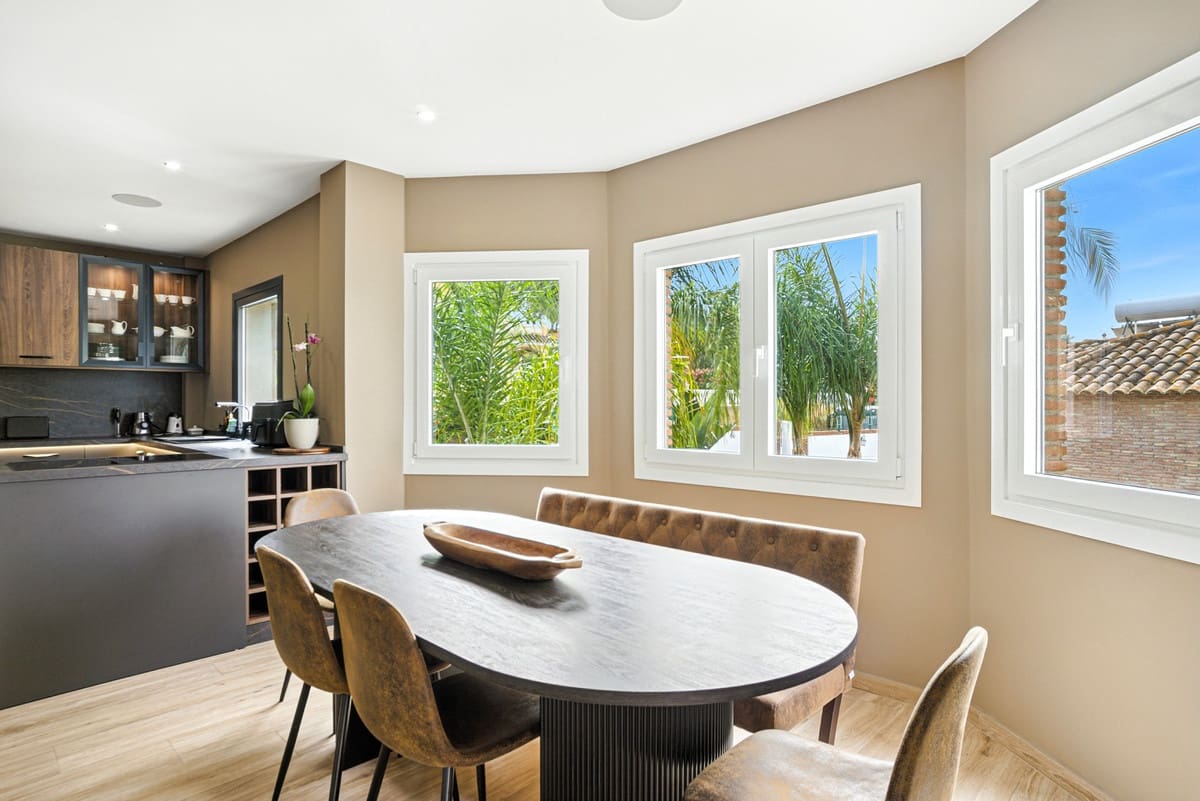6 soverom Villa til salgs i Mijas med svømmebasseng - € 1 395 000 (Ref: 9894837)