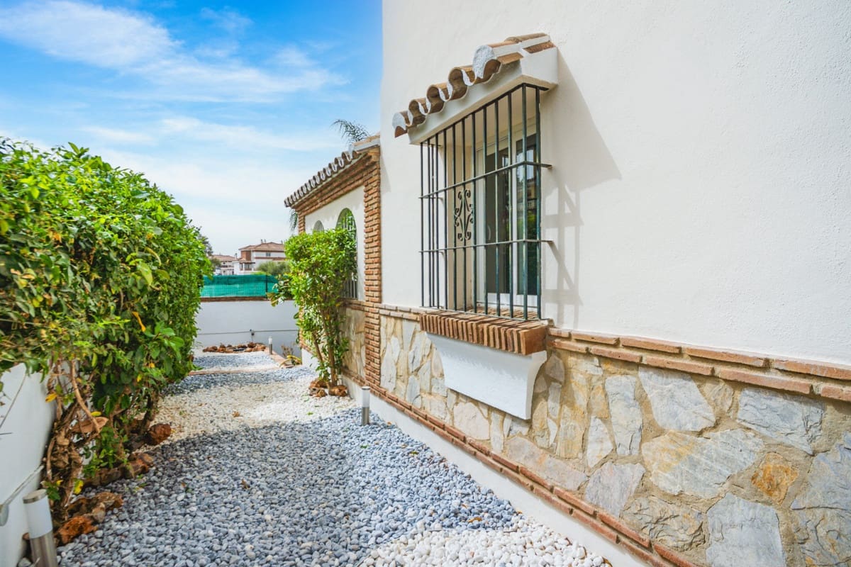 6 soverom Villa til salgs i Mijas med svømmebasseng - € 1 395 000 (Ref: 9894837)