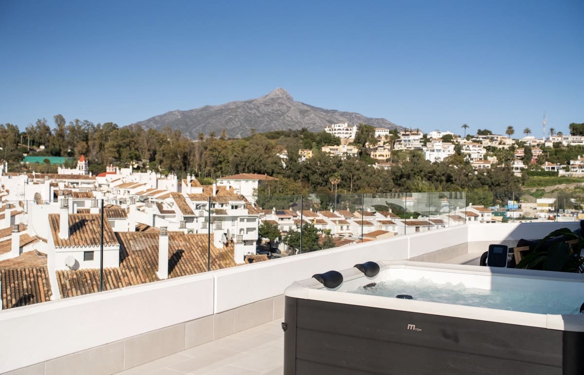 4 Zimmer Penthouse zu verkaufen in Marbella mit Pool Garage - 995.000 € (Ref: 9894841)
