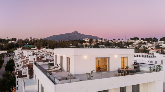 4 Zimmer Penthouse zu verkaufen in Marbella mit Pool Garage - 995.000 € (Ref: 9894841)