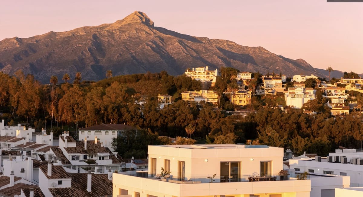 4 Zimmer Penthouse zu verkaufen in Marbella mit Pool Garage - 995.000 € (Ref: 9894841)