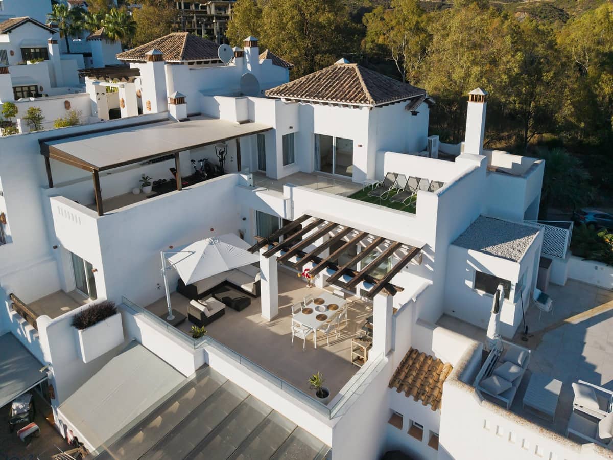 3 chambre Appartement à vendre à Nueva Andalucia avec piscine garage - 1 695 000 € (Ref: 9894953)