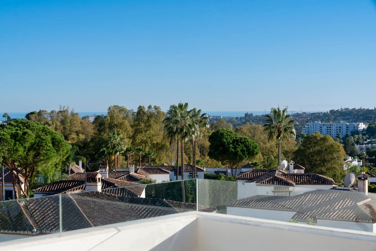 3 chambre Appartement à vendre à Nueva Andalucia avec piscine garage - 1 695 000 € (Ref: 9894953)