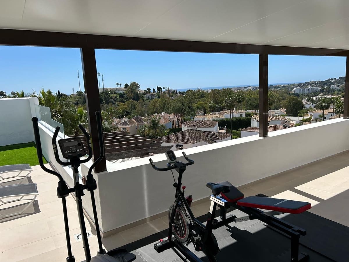 3 chambre Appartement à vendre à Nueva Andalucia avec piscine garage - 1 695 000 € (Ref: 9894953)
