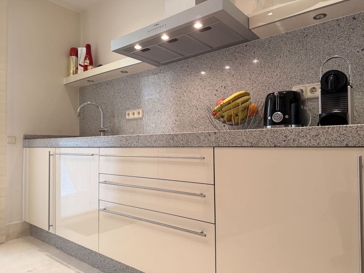 2 bedroom Apartment for sale in Marbella with pool - € 649,000 (Ref: 9894993)