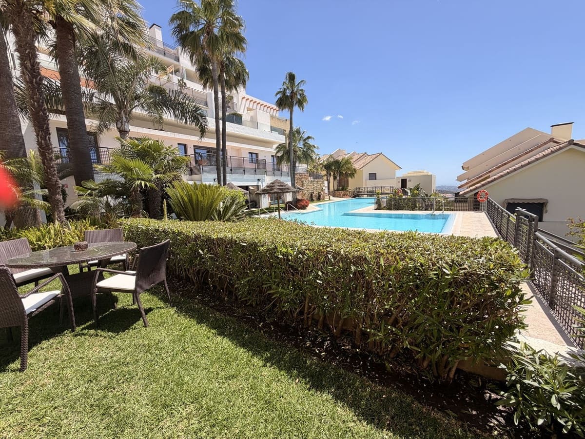 2 bedroom Apartment for sale in Marbella with pool - € 649,000 (Ref: 9894993)