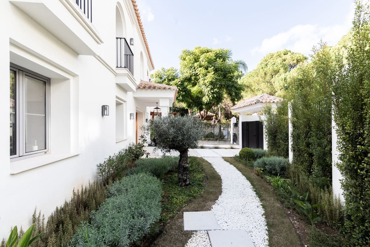 4 quarto Moradia para venda em Benahavis com piscina garagem - 3 895 000 € (Ref: 9894995)