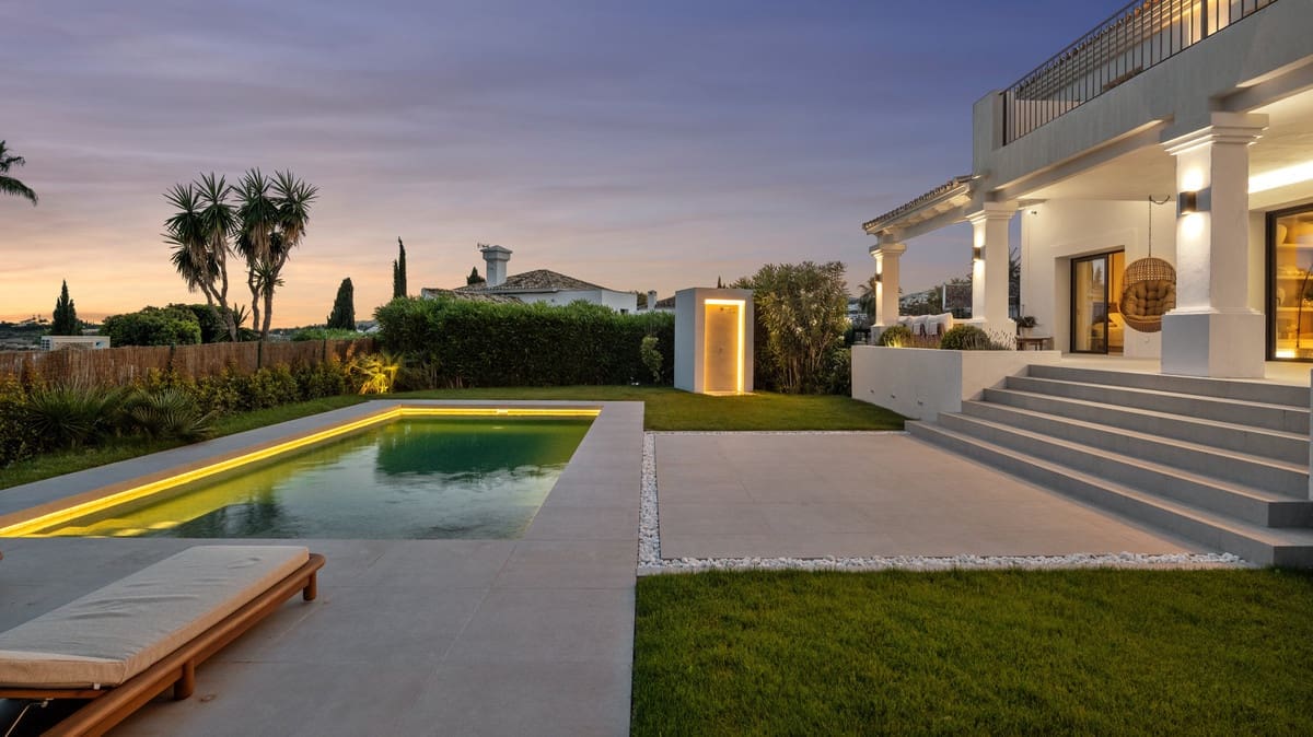 5 bedroom Villa for sale in Nueva Andalucia with pool garage - € 4,395,000 (Ref: 9894997)