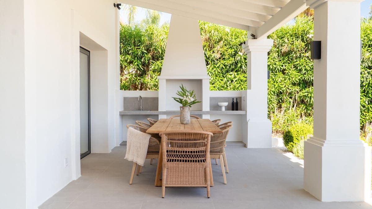 5 bedroom Villa for sale in Nueva Andalucia with pool garage - € 4,395,000 (Ref: 9894997)
