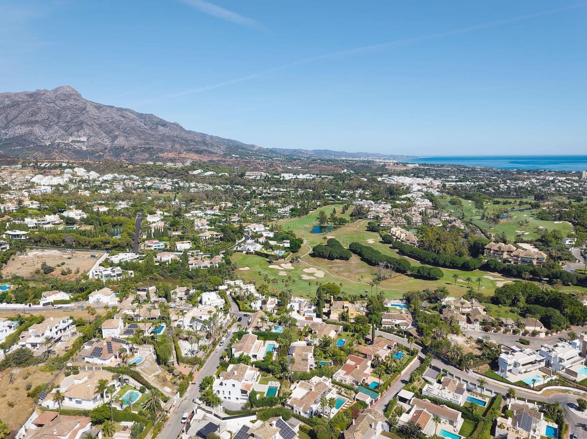 5 bedroom Villa for sale in Nueva Andalucia with pool garage - € 4,395,000 (Ref: 9894997)