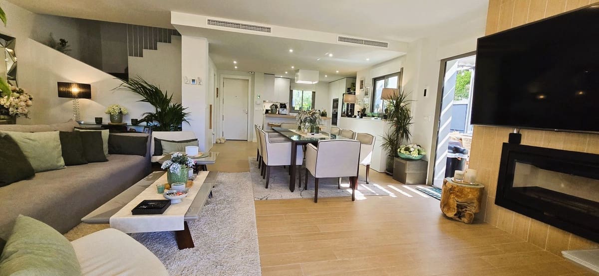 Pareado de 3 habitaciones en Mijas Costa en venta con piscina garaje - 799.000 € (Ref: 9894998)