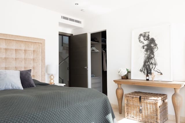 3 soverom Hus til salgs i Golden Mile, Marbella med svømmebasseng garasje - € 1 985 000 (Ref: 9895002)