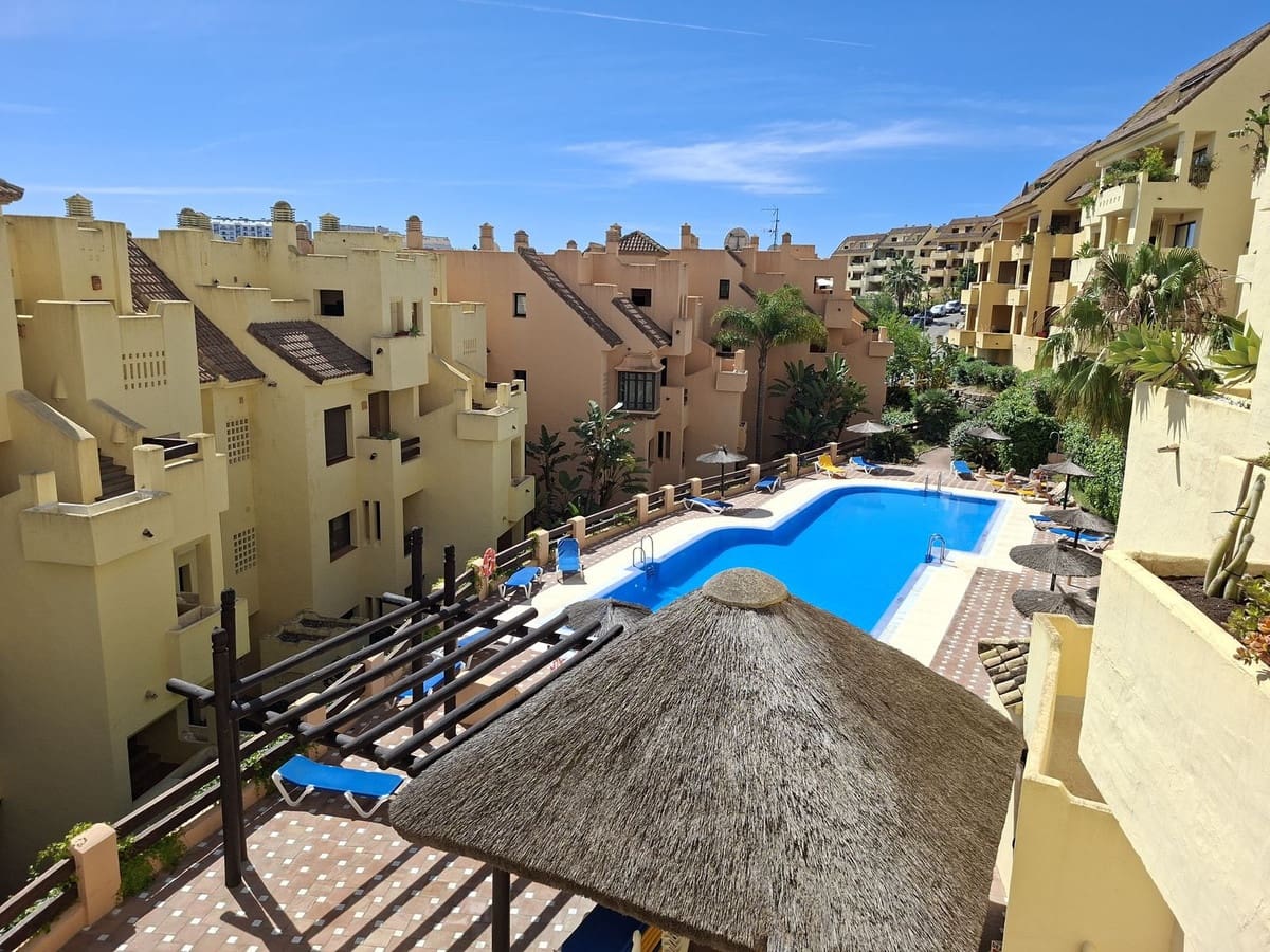 2 Zimmer Apartment zu verkaufen in La Duquesa / Puerto de la Duquesa mit Pool Garage - 245.000 € (Ref: 9895009)