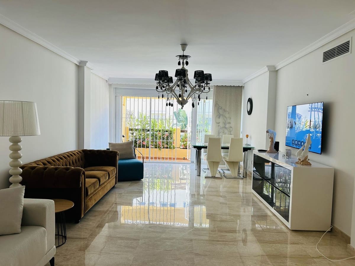 Apartamento de 2 habitaciones en Elviria en venta con piscina garaje - 600.000 € (Ref: 9895012)