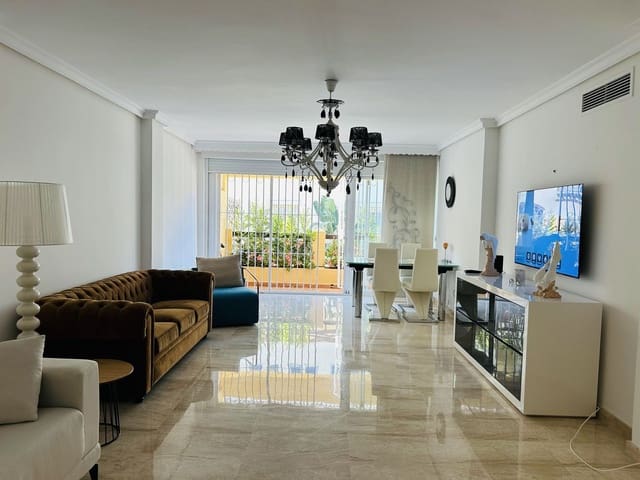 Apartamento de 2 habitaciones en Elviria, Marbella en venta con piscina garaje - 600.000 € (Ref: 9895012)