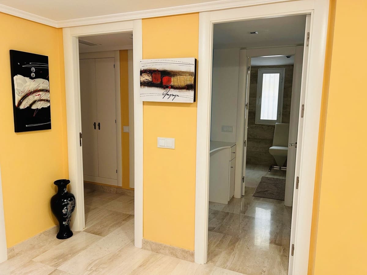 Apartamento de 2 habitaciones en Elviria en venta con piscina garaje - 600.000 € (Ref: 9895012)