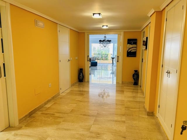 Apartamento de 2 habitaciones en Elviria, Marbella en venta con piscina garaje - 600.000 € (Ref: 9895012)