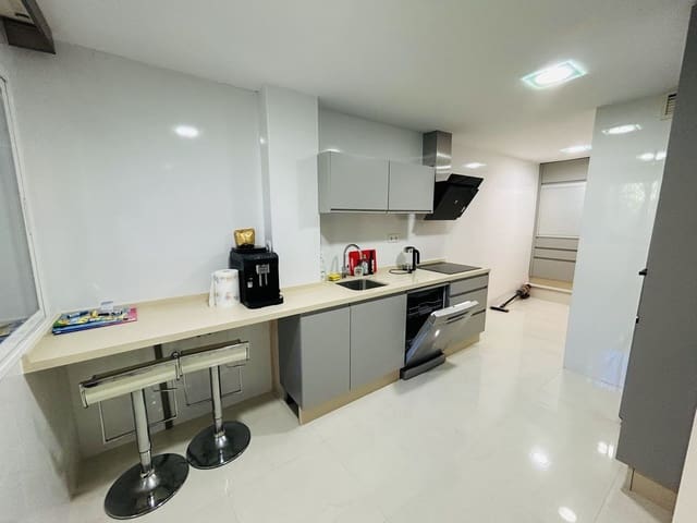 Apartamento de 2 habitaciones en Elviria, Marbella en venta con piscina garaje - 600.000 € (Ref: 9895012)