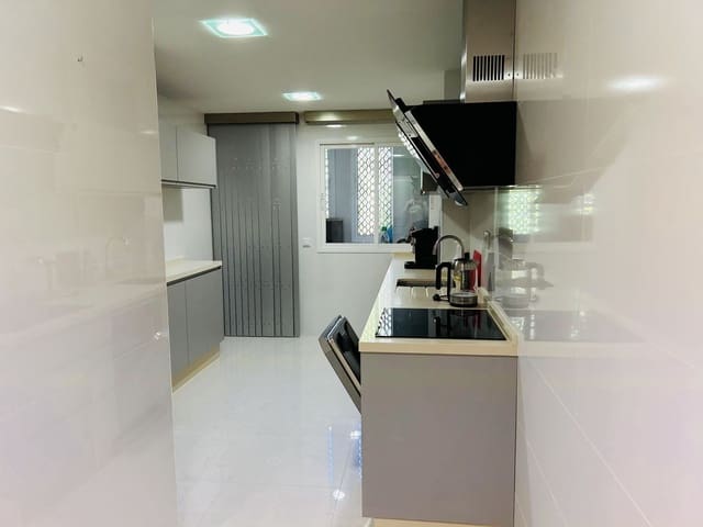 Apartamento de 2 habitaciones en Elviria, Marbella en venta con piscina garaje - 600.000 € (Ref: 9895012)
